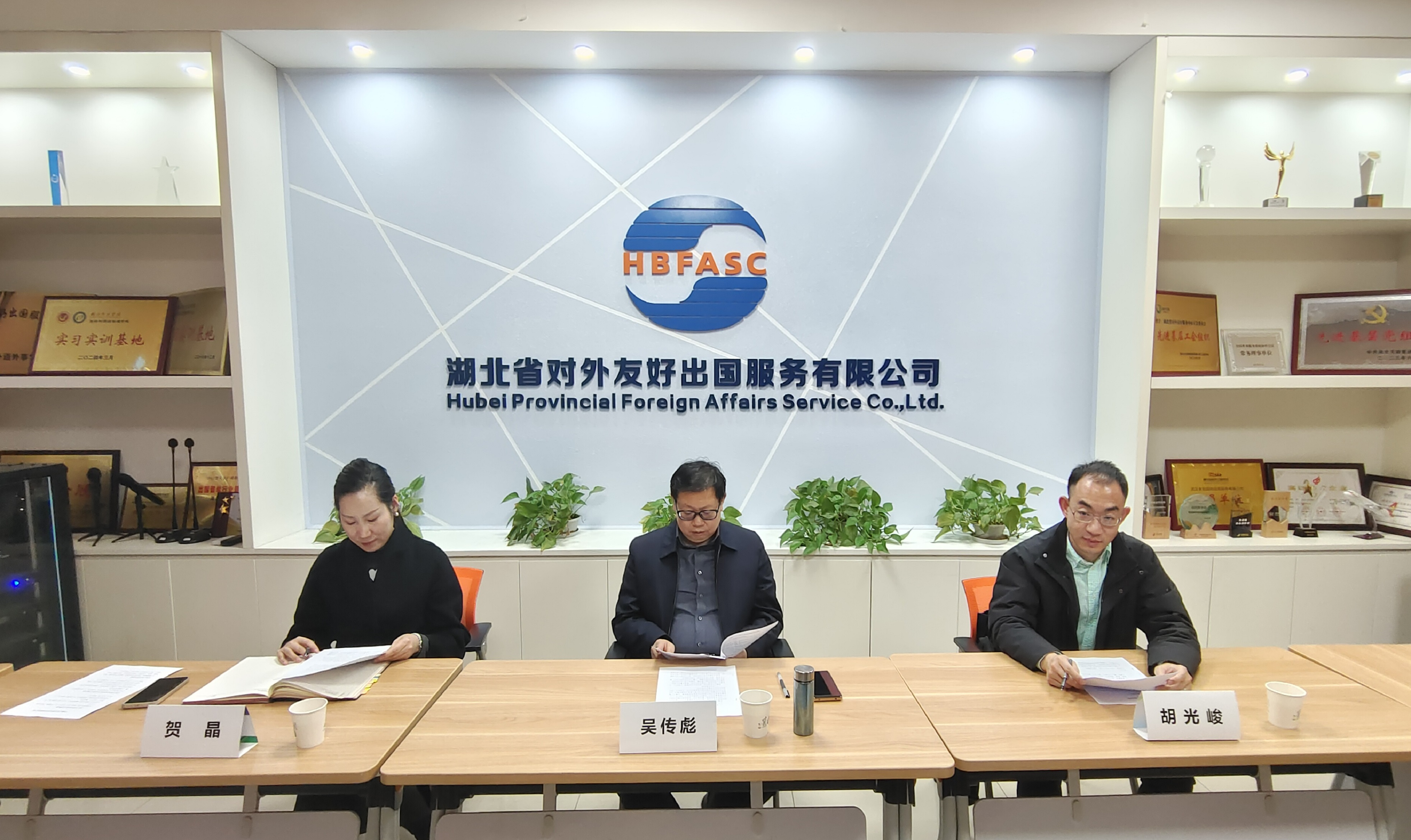 集团领导吴传彪到湖北外服公司调研