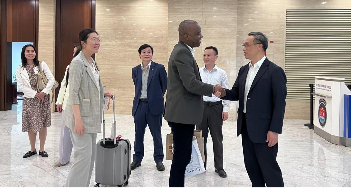 湖北外服圆满完成“中国-拉美和加勒比国家航天合作论坛”外宾迎送保障工作